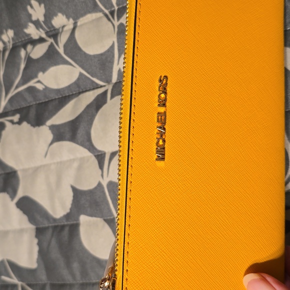 🆕Micheal Kors Wallet - Picture 2 of 4